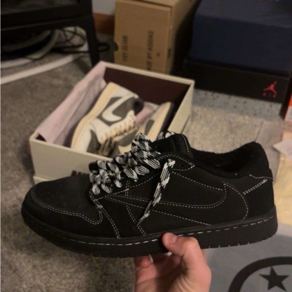 1:1 Travis Scott Black Phantoms